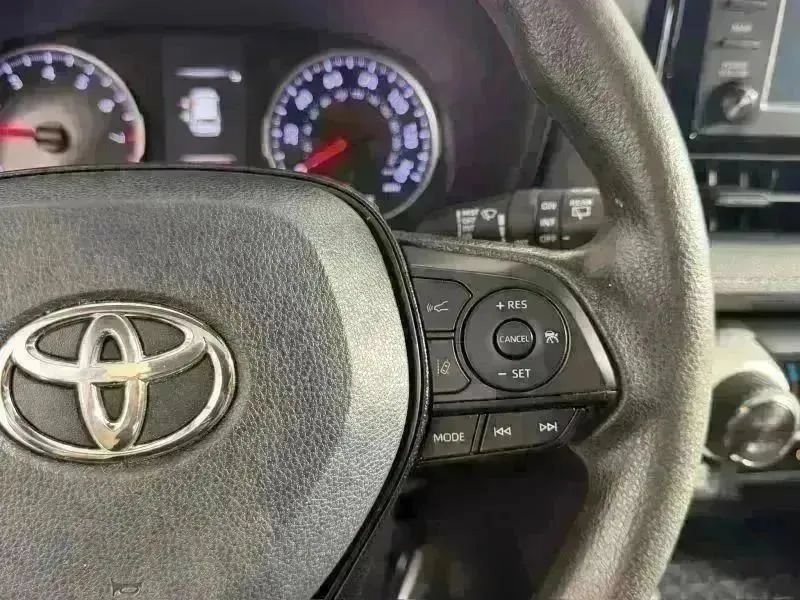 Used 2019 Toyota RAV4 XLE AWD/4WD image 28