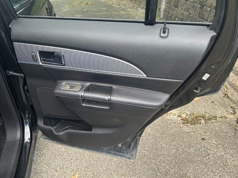 Used 2013 Lincoln MKX AWD image 31