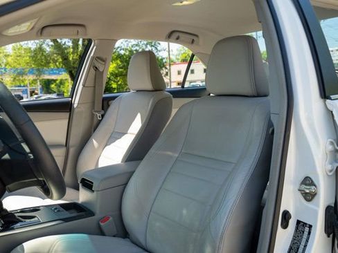 Used 2017 Toyota Camry XLE FWD image 19