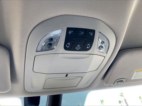 Used 2019 Chrysler Pacifica Limited w/ Advanced Safetytec Group FWD image 31