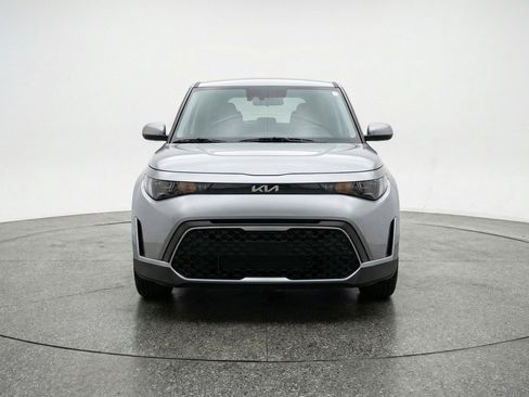 Used 2025 Kia Soul LX w/ LX Technology Package image 2