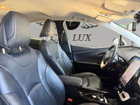 Used 2018 Toyota Prius Prime Advanced w/ Carpet Mat Package FWD image 14