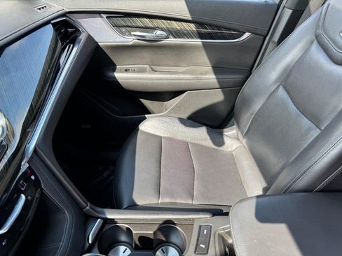 Used 2020 Cadillac XT6 Premium Luxury AWD/4WD image 15