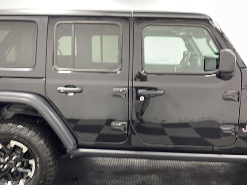 Used 2025 Jeep Wrangler Unlimited Rubicon AWD/4WD image 20