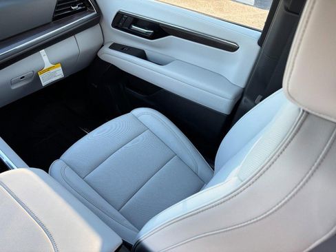 New 2026 Chevrolet Suburban Premier image 10