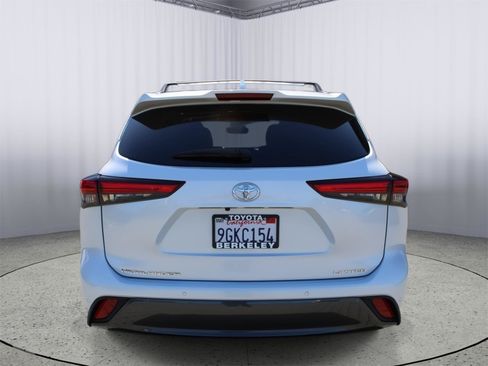 Used 2023 Toyota Highlander Limited FWD image 7