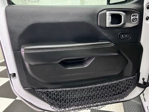 Used 2018 Jeep Wrangler Unlimited Sahara image 13