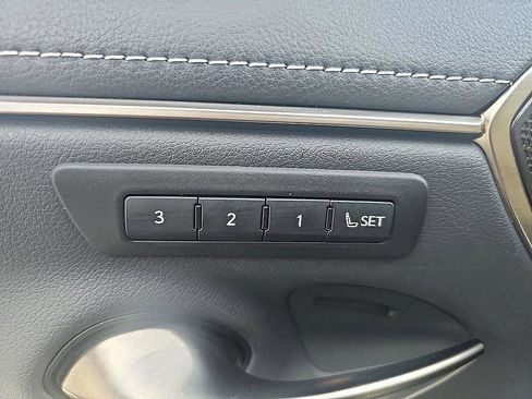 Used 2022 Lexus ES 300h w/ Premium Package image 12