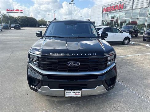 Used 2025 Ford Expedition Platinum AWD/4WD image 2