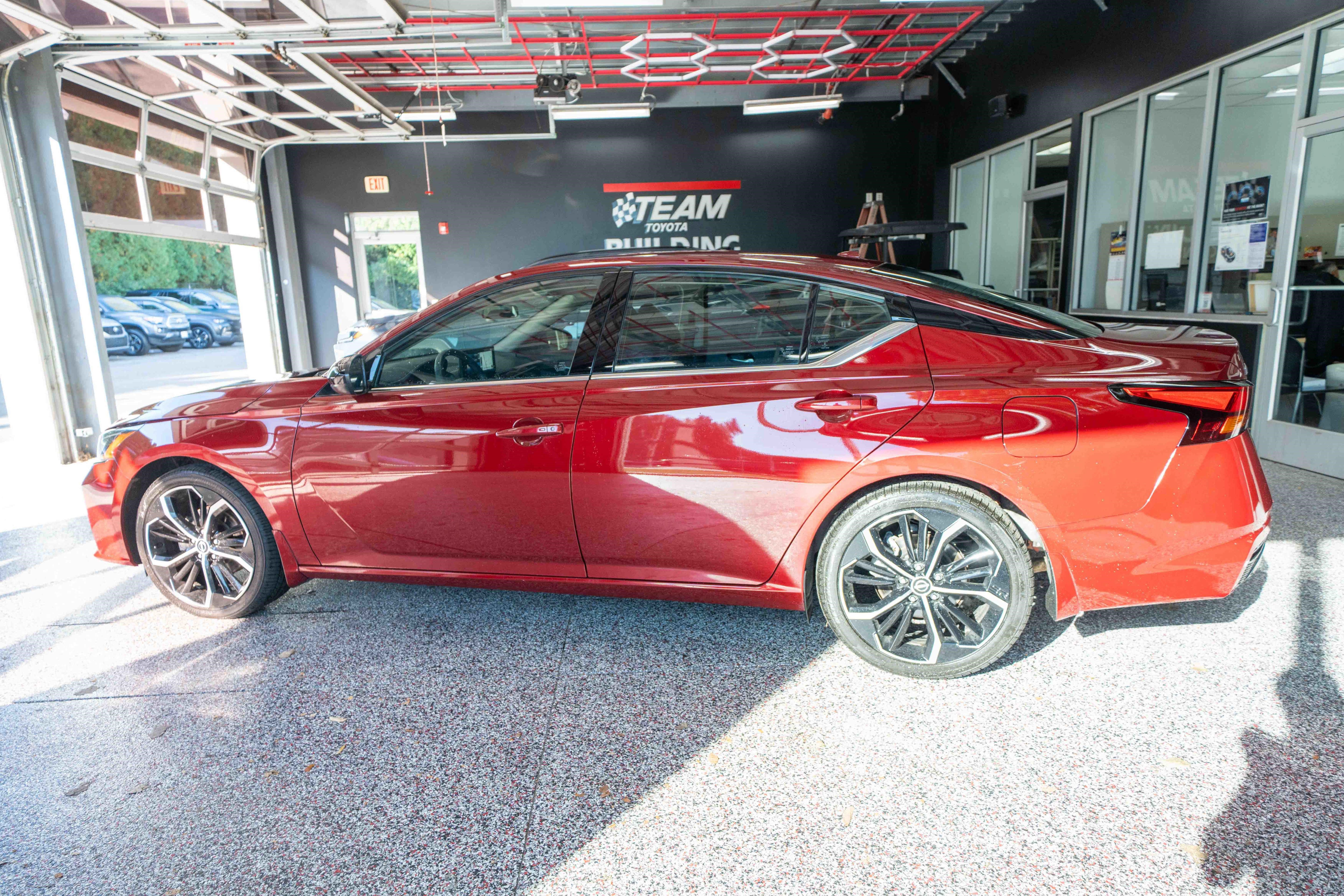 Used 2024 Nissan Altima 2.5 SR w/ SR Premium Package FWD image 2