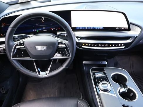 Used 2024 Cadillac Lyriq Luxury AWD/4WD image 18