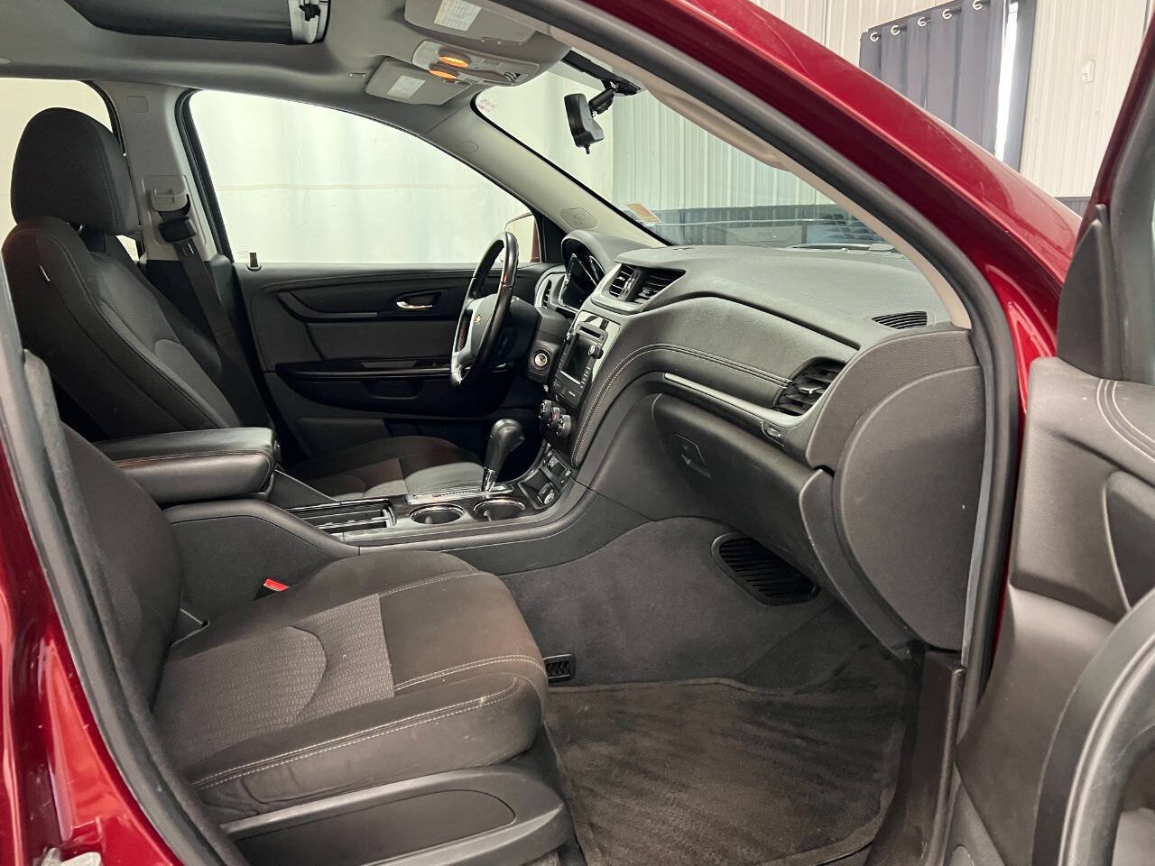 Used 2016 Chevrolet Traverse LT w/ Style and Technology Package FWD image 11