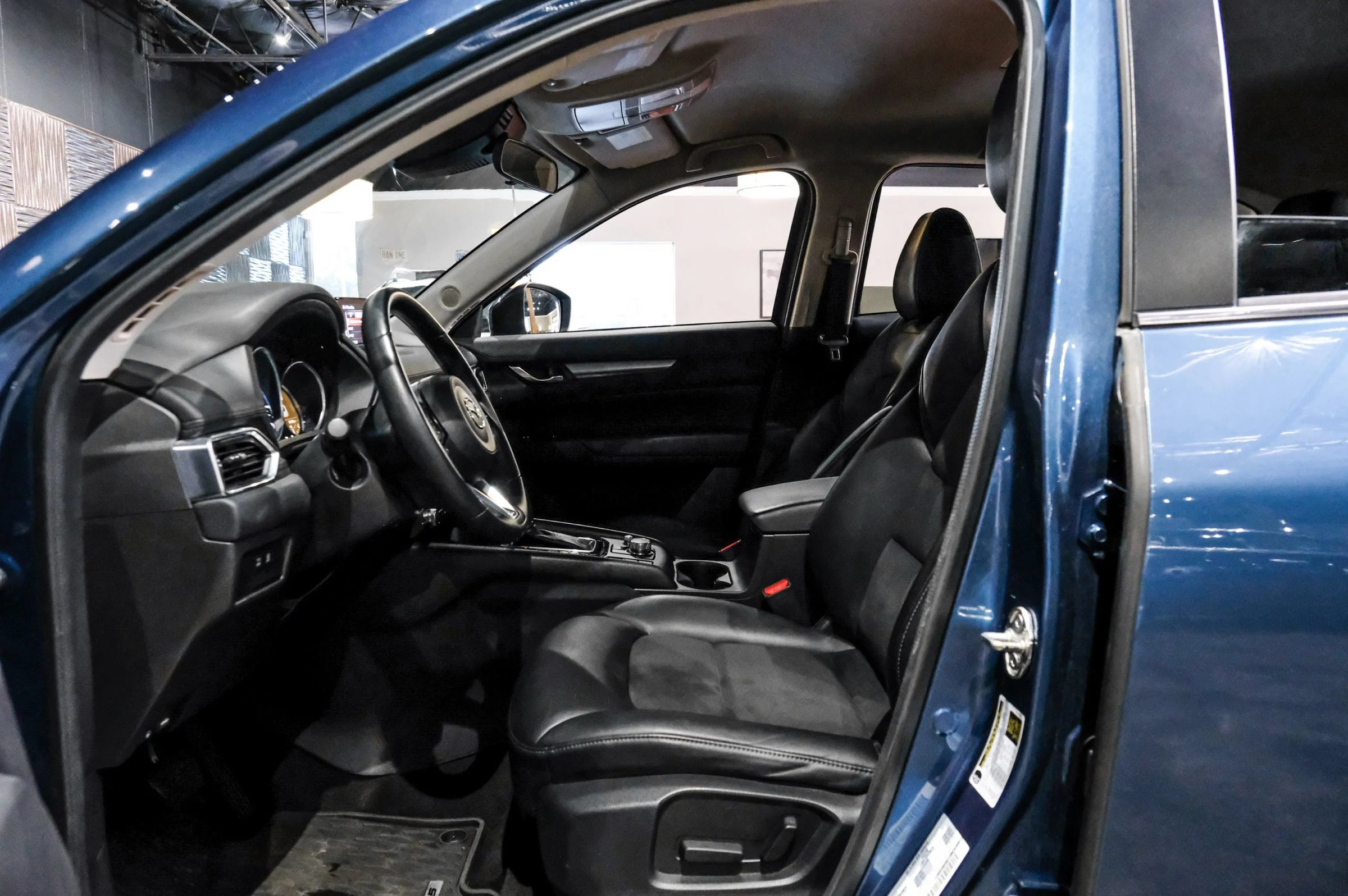 Used 2020 MAZDA CX-5 Touring FWD image 4