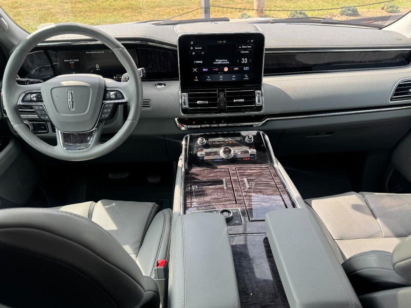 Used 2020 Lincoln Navigator L Reserve w/ Luxury Package AWD/4WD image 9