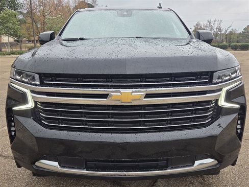 Used 2024 Chevrolet Suburban LT image 2