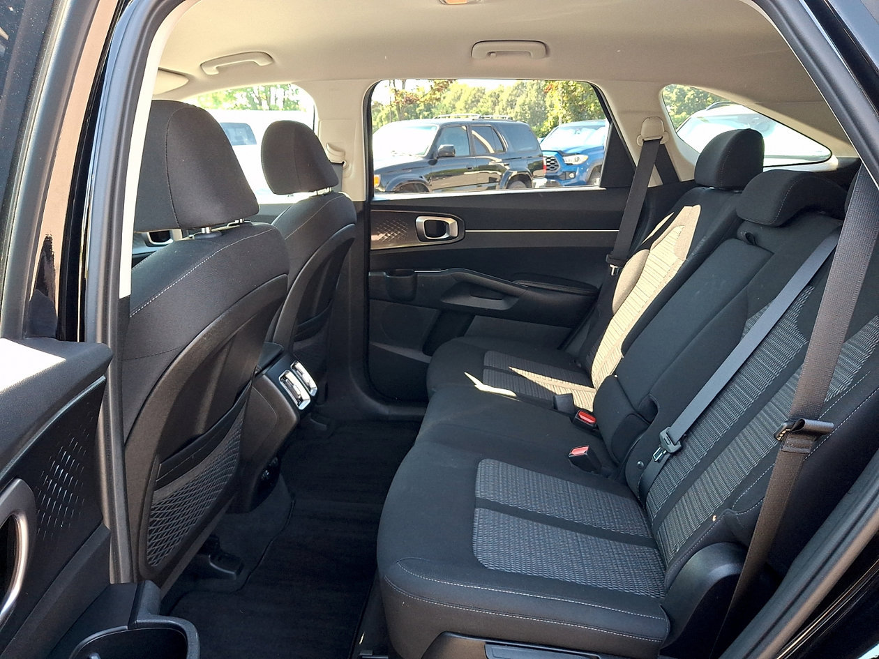 Used 2023 Kia Sorento LX FWD image 10