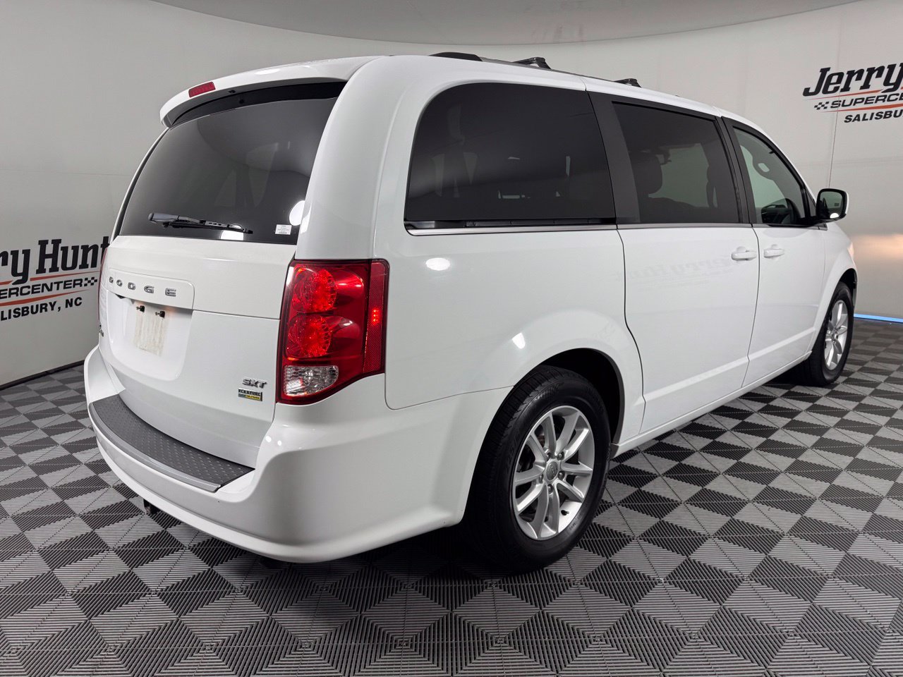 Used 2019 Dodge Grand Caravan SXT FWD image 6