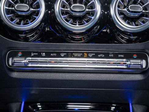 Certified 2025 Mercedes-Benz GLA 250 image 18