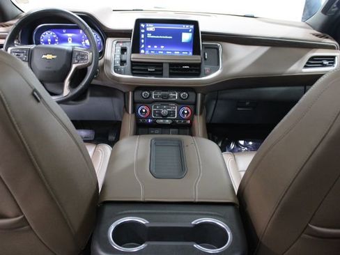Used 2023 Chevrolet Suburban High Country image 32