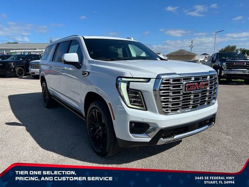 New 2026 GMC Yukon XL Denali w/ Denali Reserve Package AWD/4WD image 3