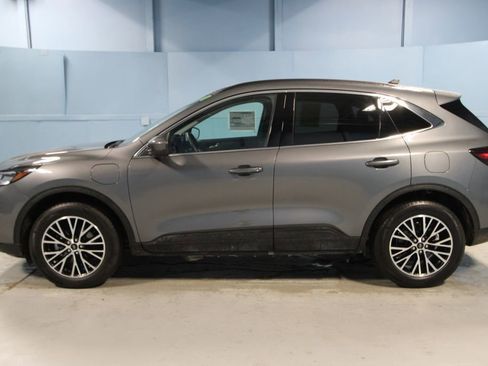 Used 2025 Ford Escape SE image 30