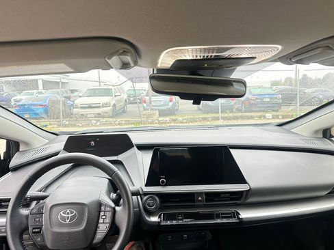 Used 2025 Toyota Prius LE image 33