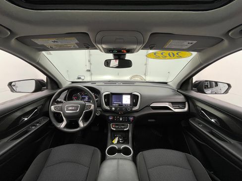 Used 2022 GMC Terrain SLE w/ Driver Convenience Package FWD image 3