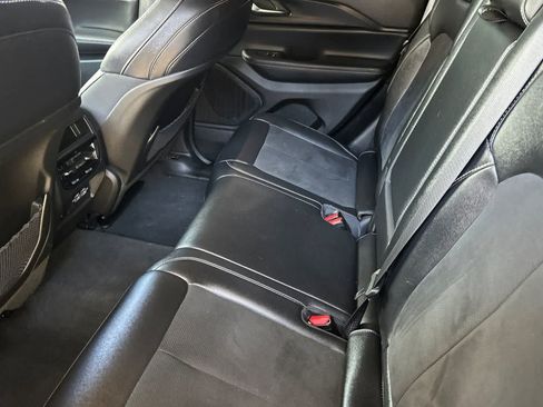 Used 2024 Jeep Grand Cherokee Altitude RWD image 5