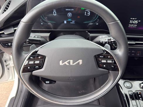 Certified 2023 Kia Niro EX FWD image 14