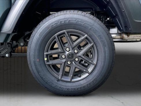 New 2026 Jeep Gladiator Sport AWD/4WD image 32