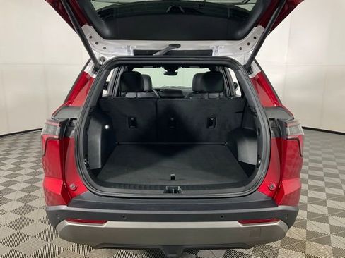 Used 2025 Chevrolet Equinox LT w/ Convenience Package II image 35