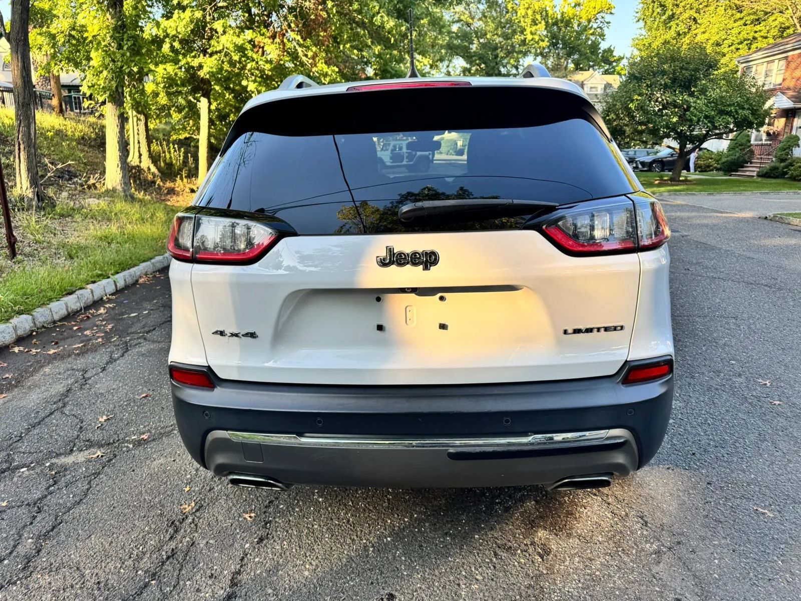 Used 2019 Jeep Cherokee Limited AWD/4WD image 5