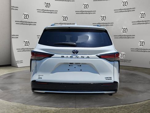 Used 2023 Toyota Sienna Limited AWD/4WD image 4
