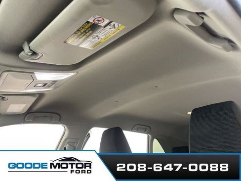 Used 2022 Toyota RAV4 LE AWD/4WD image 16