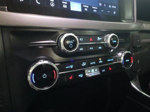 Used 2025 Ford F150 Lightning XLT image 19