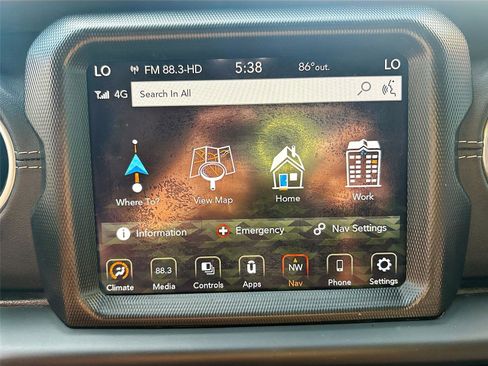 Used 2020 Jeep Gladiator Overland AWD/4WD image 13