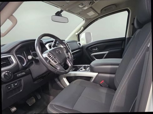 Used 2017 Nissan Titan SV image 28