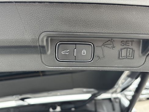 Used 2024 Ford Explorer Limited AWD/4WD image 25