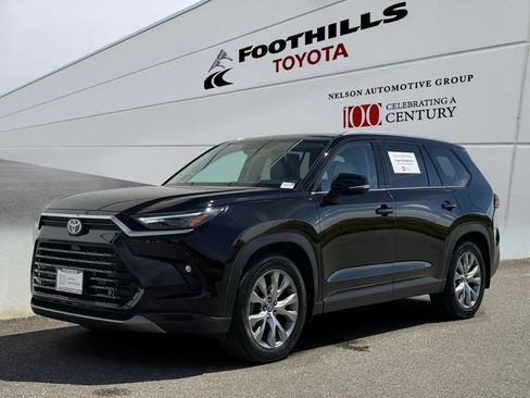Certified 2024 Toyota Grand Highlander FWD image 3