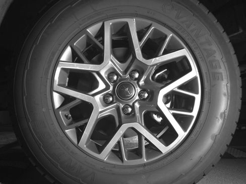 Used 2025 Jeep Wrangler Sahara image 14