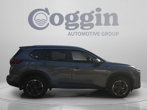 Certified 2026 Nissan Rogue SV w/ SV Premium Package FWD image 6