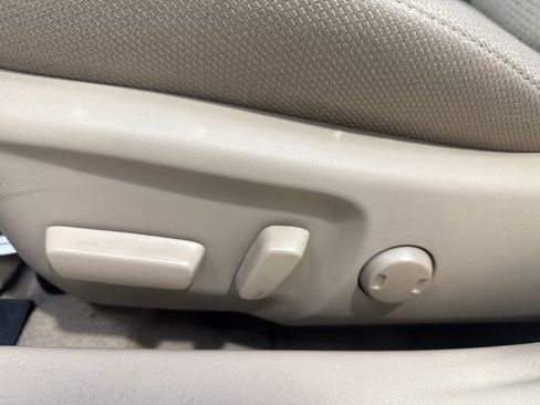 Used 2013 Toyota Camry XLE FWD image 26