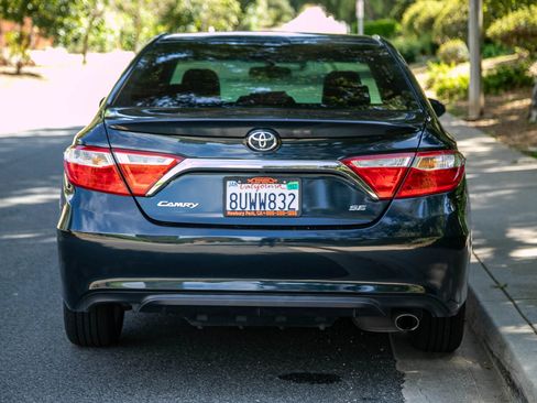 Used 2017 Toyota Camry SE FWD image 5