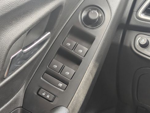 Used 2022 Chevrolet Trax LS w/ Tint and Cruise Package AWD/4WD image 25