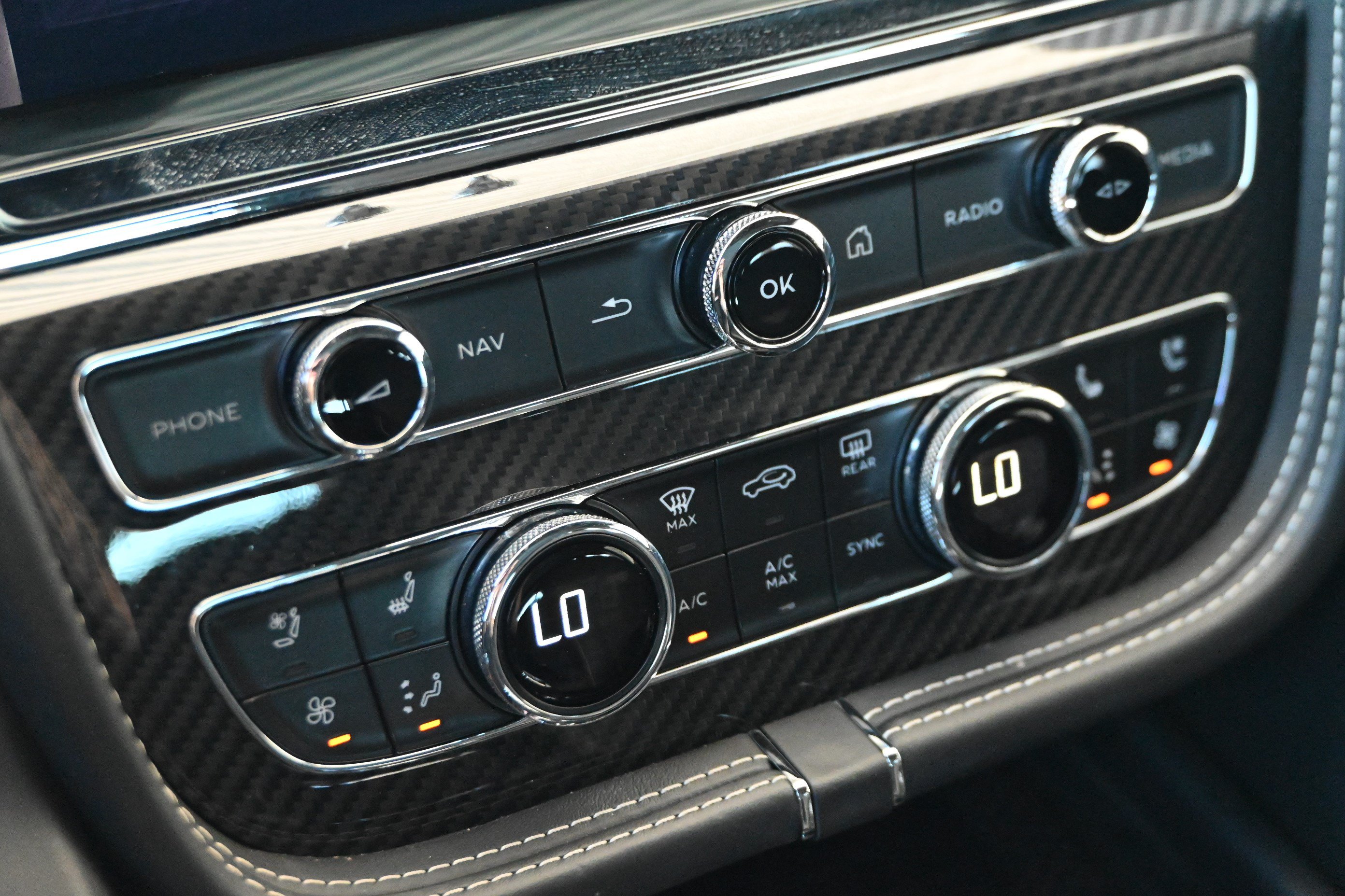 Used 2021 Bentley Bentayga AWD/4WD image 22