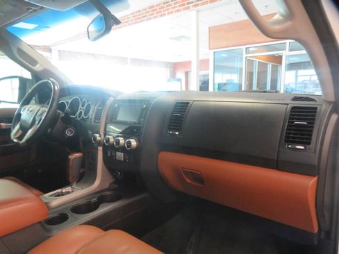 Used 2017 Toyota Sequoia Platinum RWD image 36