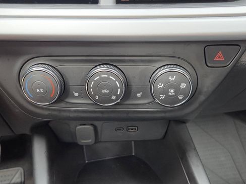 Used 2025 Chevrolet Trax RS FWD image 22