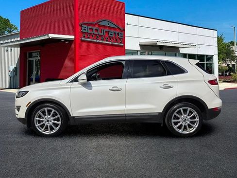 Used 2019 Lincoln MKC Reserve w/ MKC Technology Package FWD image 2