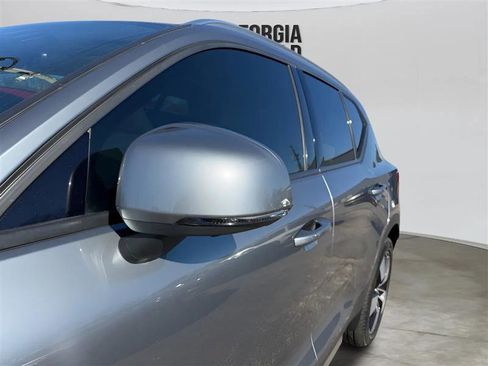 Used 2019 Volvo XC40 T5 Momentum image 15