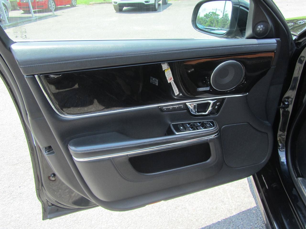 Used 2014 Jaguar XJ R LWB RWD image 18